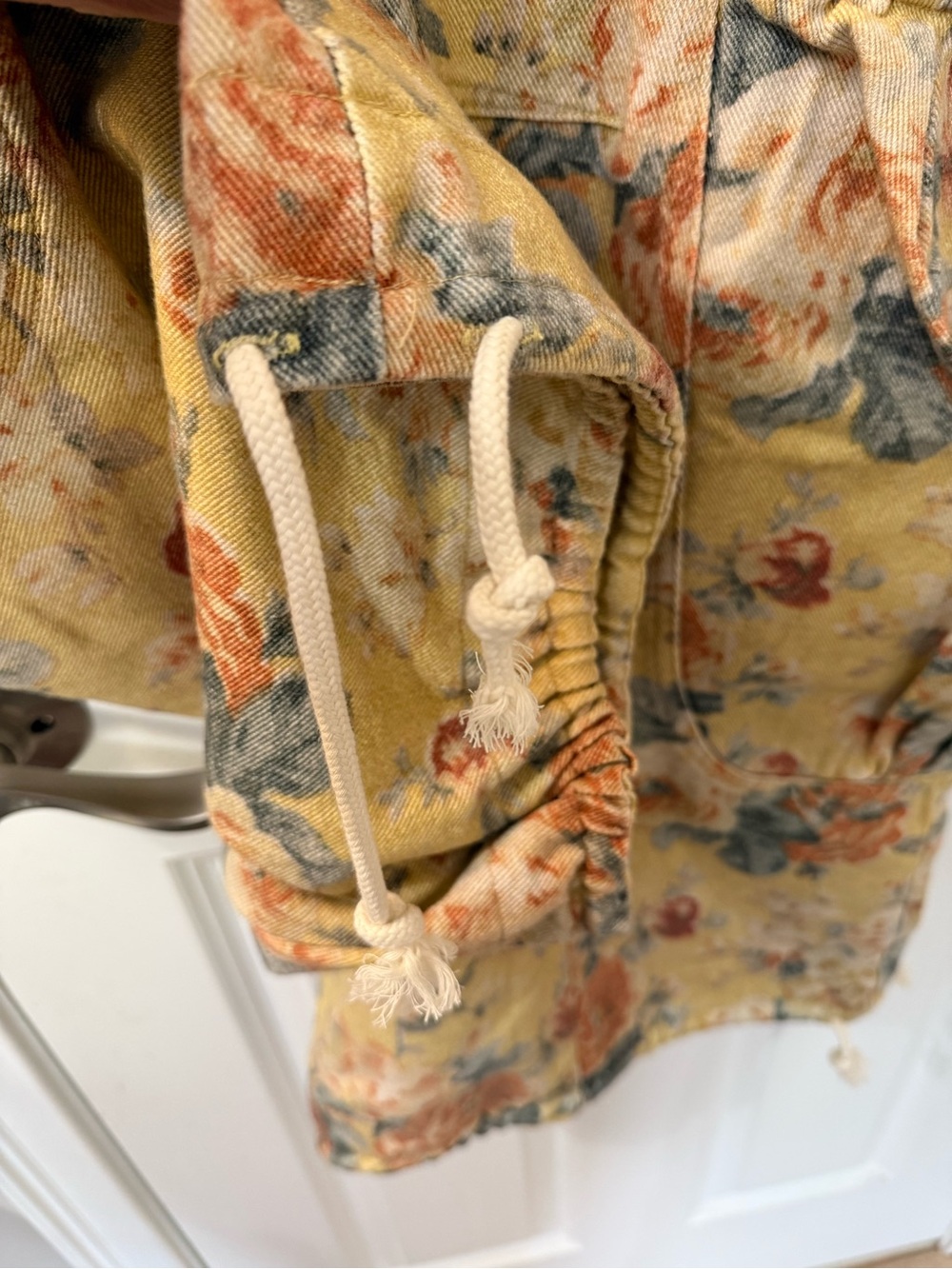 NWT Davi & Dani Yellow Floral Drawstring Pants size Small - Picture 5 of 7
